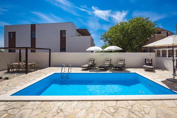 Image No.4-5 Bed Property for sale