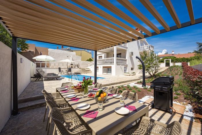 Image No.6-5 Bed Property for sale