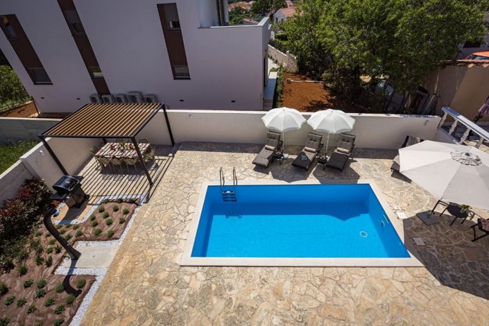 Image No.7-5 Bed Property for sale