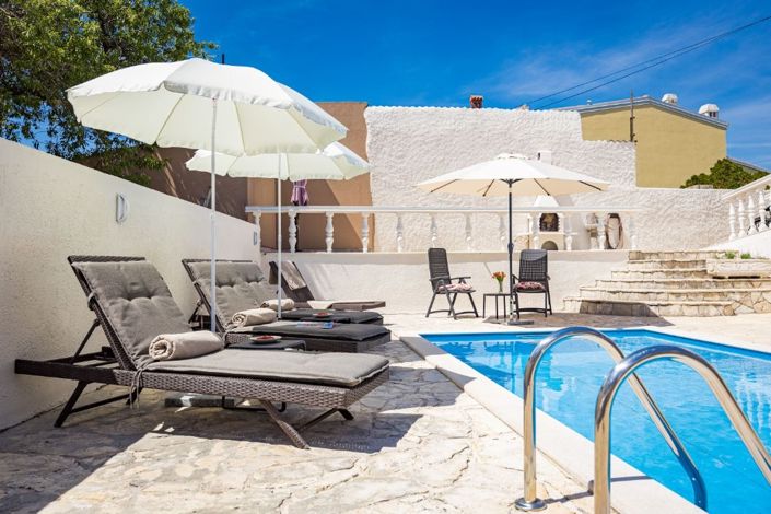Image No.8-5 Bed Property for sale