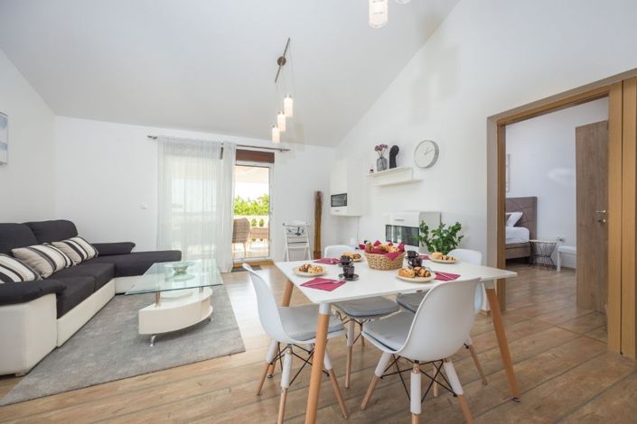 Image No.9-5 Bed Property for sale
