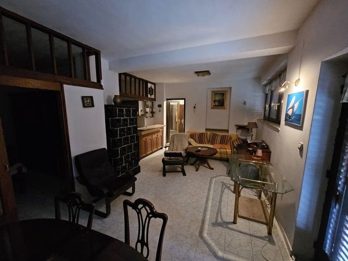 Image No.13-7 Bed Property for sale