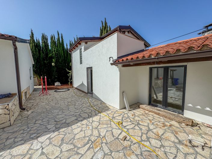 Image No.10-5 Bed Property for sale