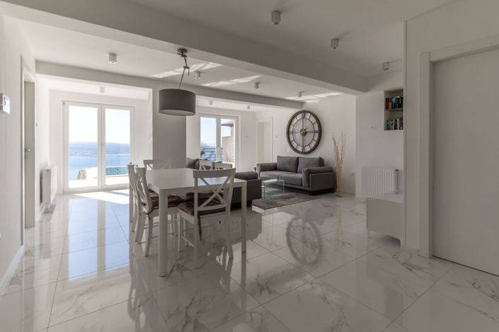 Image No.2-6 Bed Property for sale