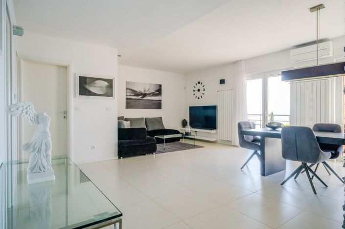 Image No.5-6 Bed Property for sale