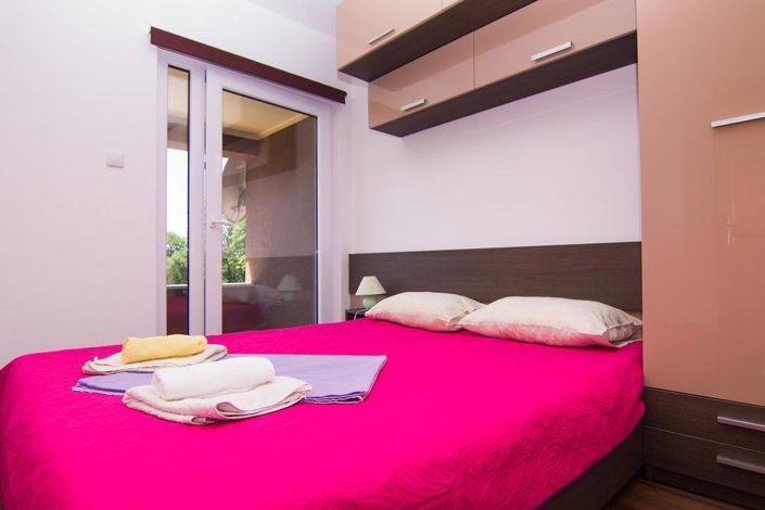 Image No.10-4 Bed Property for sale