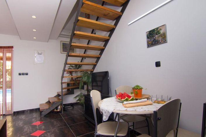 Image No.8-4 Bed Property for sale