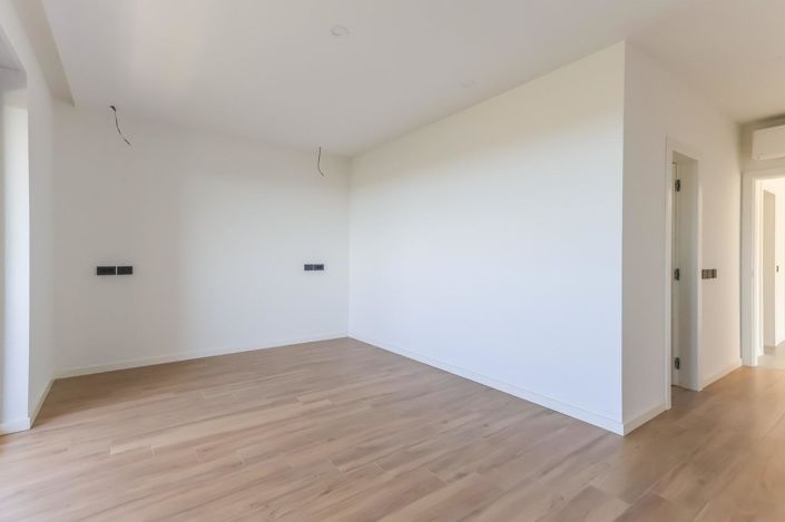 Image No.22-4 Bed Property for sale