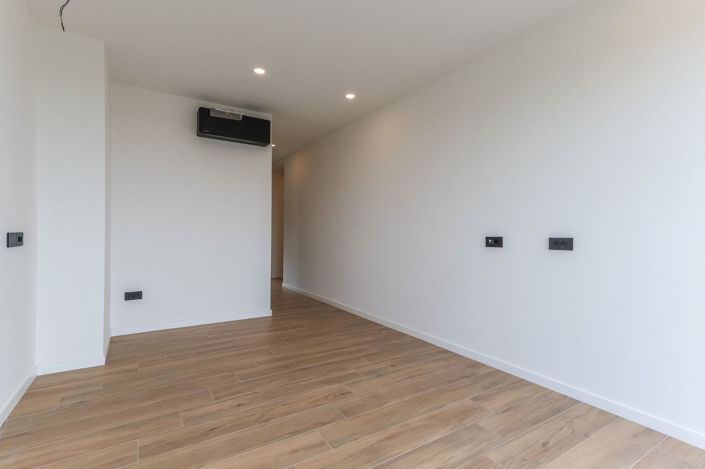 Image No.25-4 Bed Property for sale
