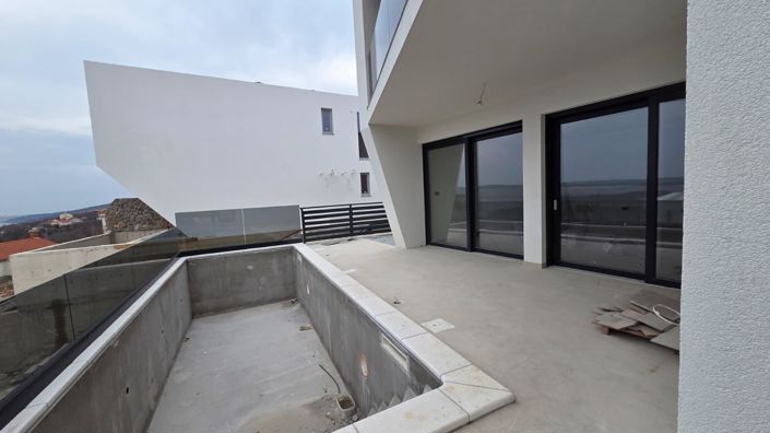 Image No.17-4 Bed Property for sale