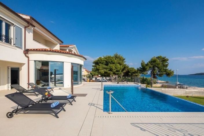 Image No.3-7 Bed Property for sale