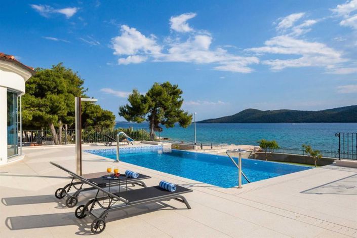 Image No.5-7 Bed Property for sale