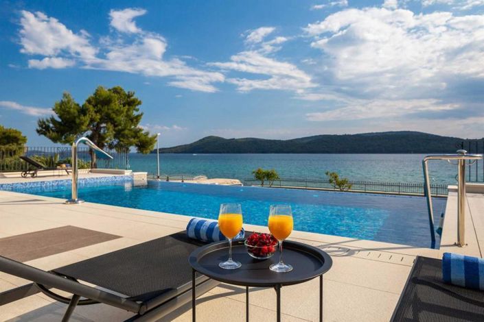 Image No.6-7 Bed Property for sale