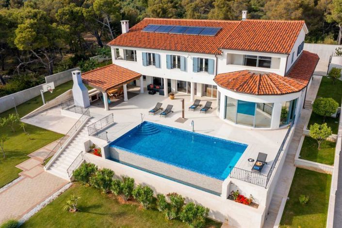 Image No.9-7 Bed Property for sale