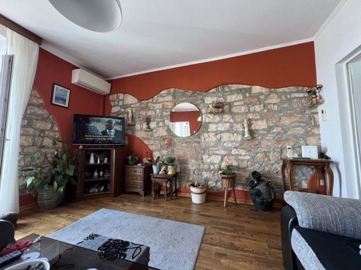 Image No.14-5 Bed Property for sale