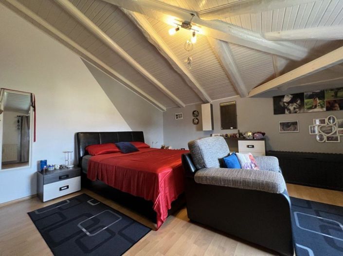 Image No.16-5 Bed Property for sale