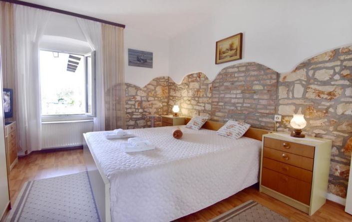 Image No.18-5 Bed Property for sale