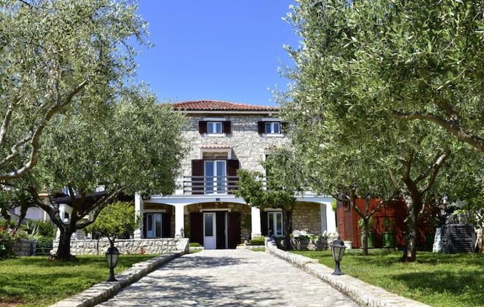 Image No.24-5 Bed Property for sale