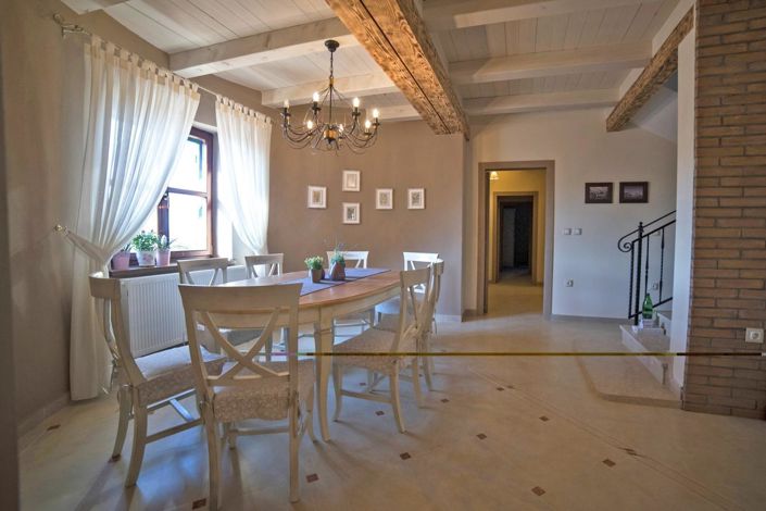 Image No.18-4 Bed Property for sale