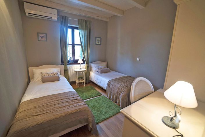Image No.24-4 Bed Property for sale