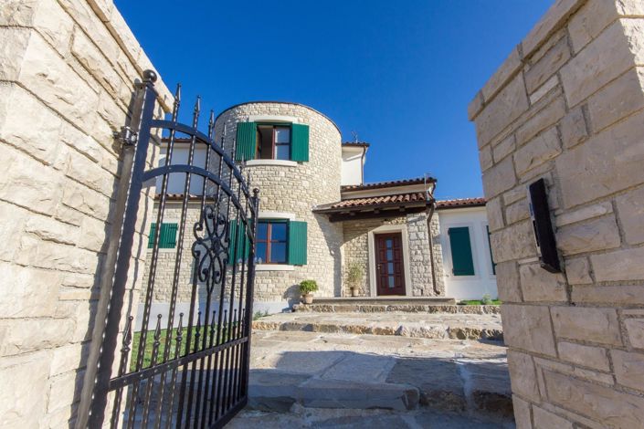 Image No.8-4 Bed Property for sale