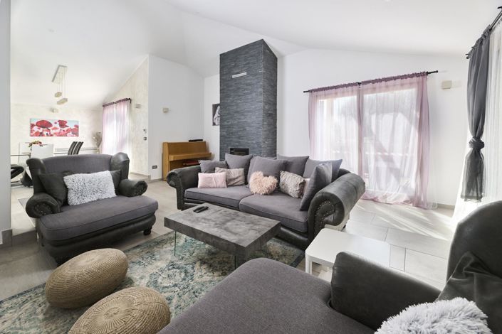 Image No.10-5 Bed Property for sale