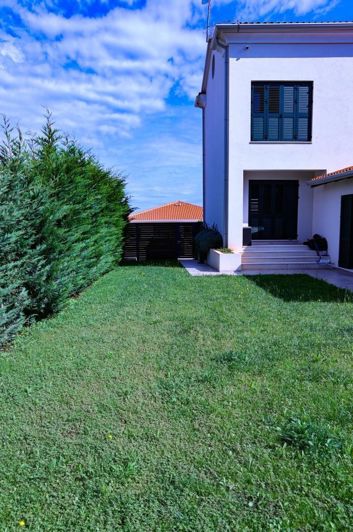 Image No.14-5 Bed Property for sale