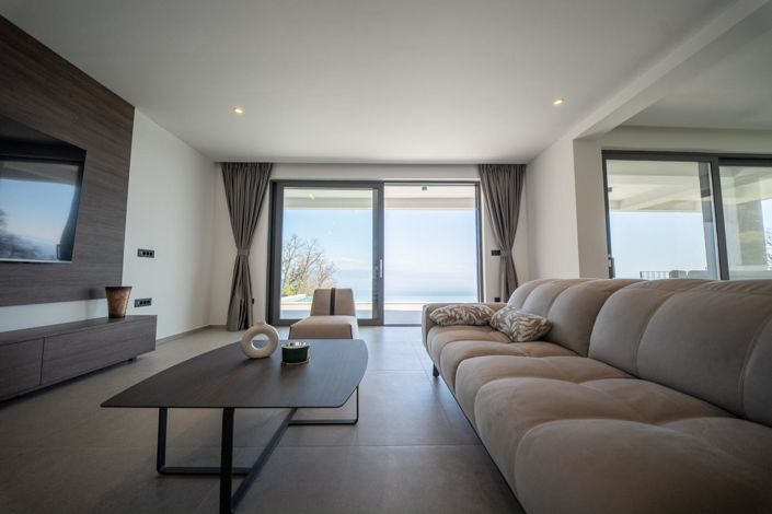 Image No.10-4 Bed Property for sale