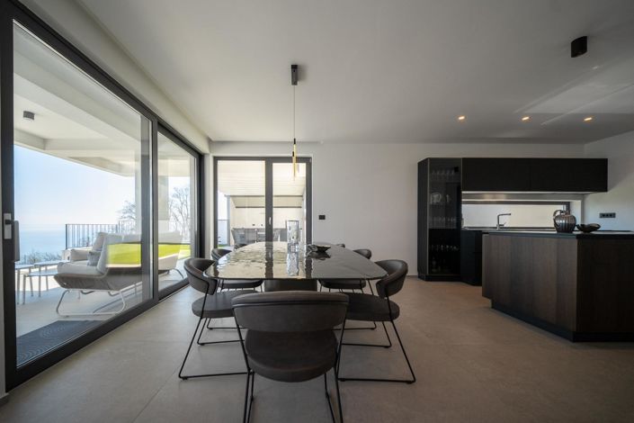 Image No.11-4 Bed Property for sale