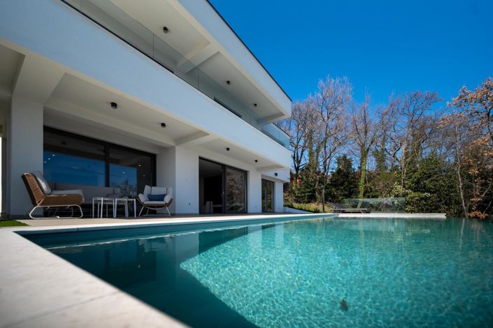 Image No.2-4 Bed Property for sale