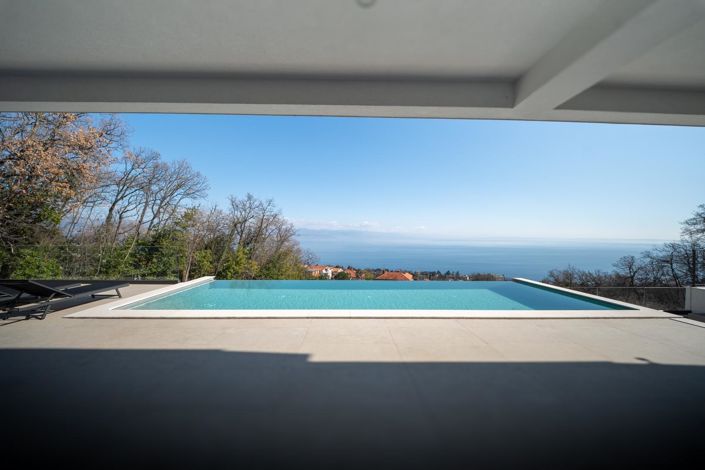 Image No.4-4 Bed Property for sale