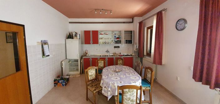 Image No.13-8 Bed Property for sale