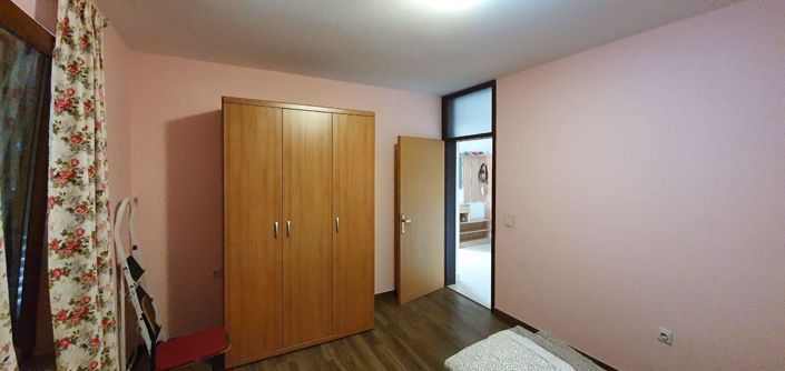 Image No.16-8 Bed Property for sale