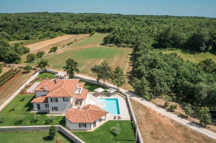 Image No.4-4 Bed Property for sale