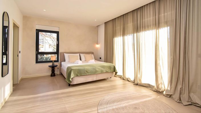 Image No.21-4 Bed Property for sale