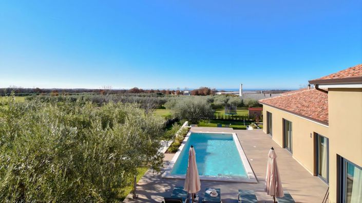 Image No.4-4 Bed Property for sale