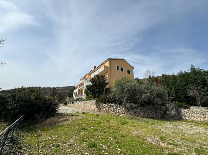 Image No.11-15 Bed Property for sale