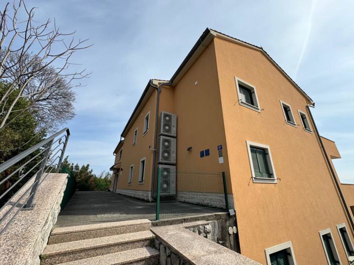 Image No.16-15 Bed Property for sale