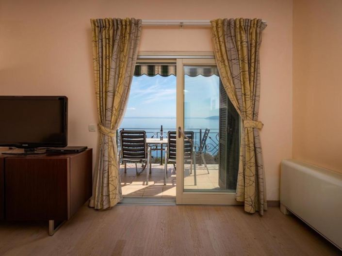 Image No.23-15 Bed Property for sale