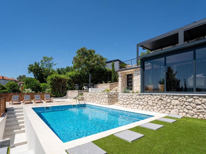 Image No.4-4 Bed Property for sale
