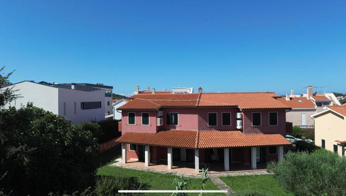 Image No.10-6 Bed Property for sale