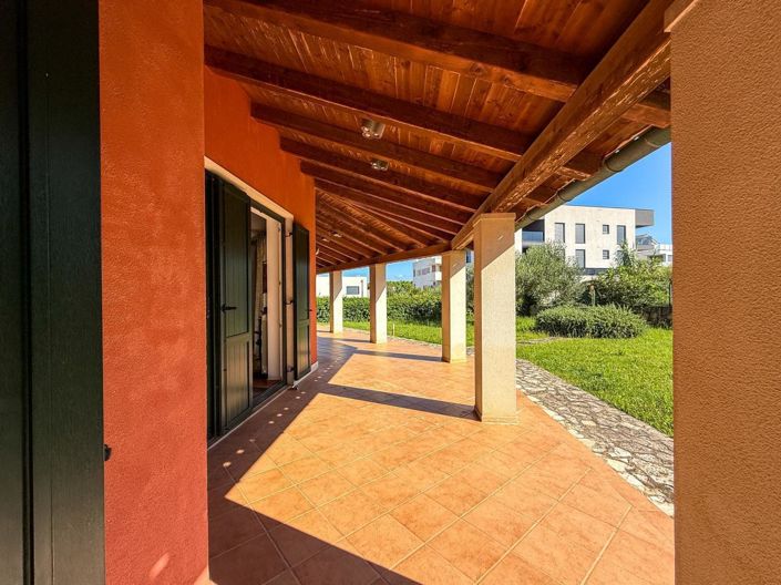 Image No.6-6 Bed Property for sale