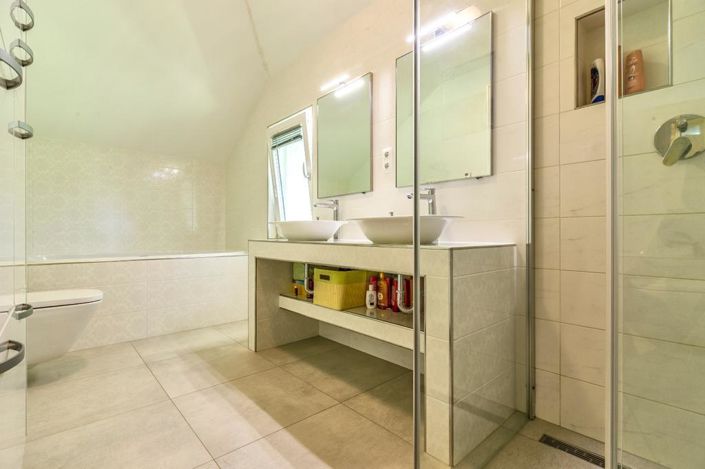 Image No.13-4 Bed Property for sale