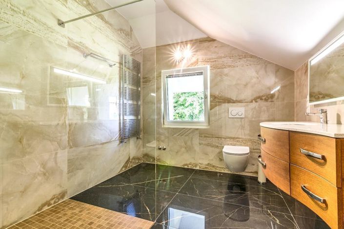Image No.15-4 Bed Property for sale