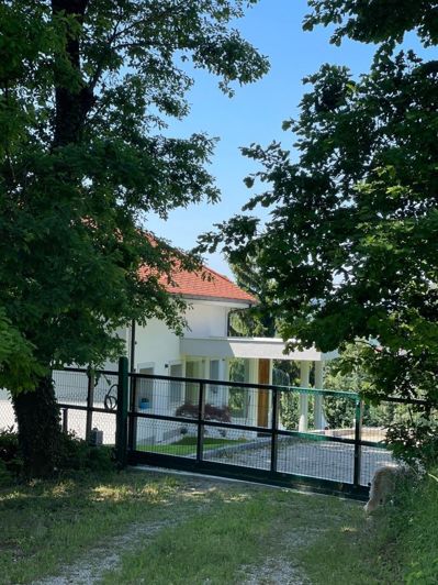 Image No.19-4 Bed Property for sale