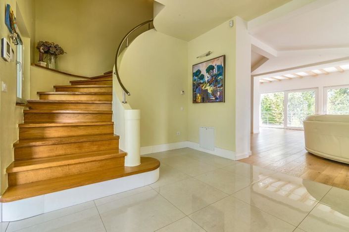Image No.9-4 Bed Property for sale