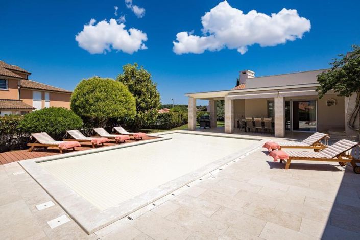 Image No.15-5 Bed Property for sale