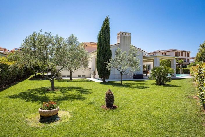 Image No.19-5 Bed Property for sale