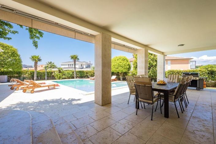 Image No.20-5 Bed Property for sale