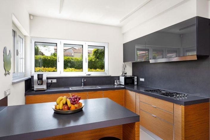 Image No.22-5 Bed Property for sale